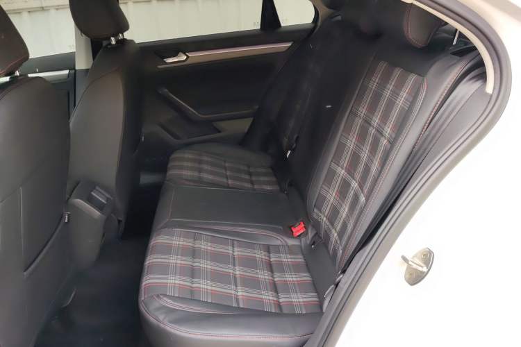 Used Volkswagen Lamando 2019 230TSI DSG Fashion Edition China V Standard Left Rear Seat