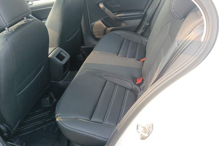 Used Volkswagen Lamando 2019 230TSI DSG Fashion Edition China VI Left Rear Seat