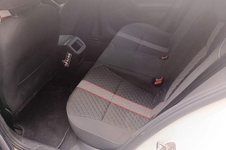 Used Volkswagen Lamando 2019 230TSI DSG Fashion Edition China VI Left Rear Seat