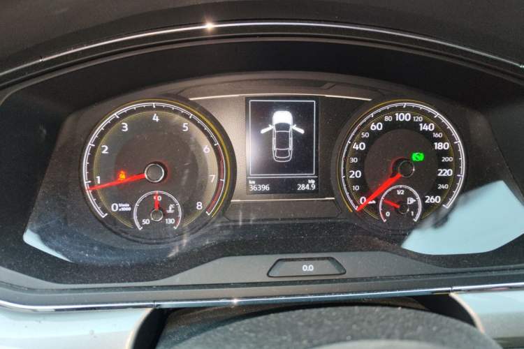 Used Volkswagen Lamando 2019 230TSI DSG Fashion Edition China VI Odometer Close Up