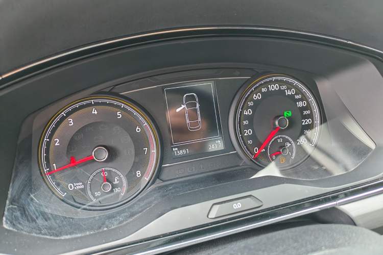 Used Volkswagen Lamando 2019 280TSI DSG Comfort Edition China VI standard Odometer Close Up