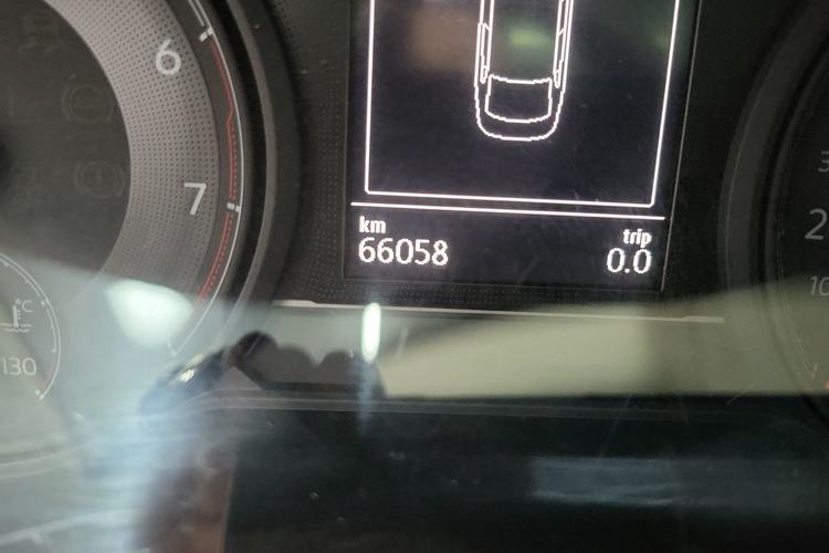 Used Volkswagen Lamando 2019 230TSI DSG Fashion Edition China VI Odometer Close Up