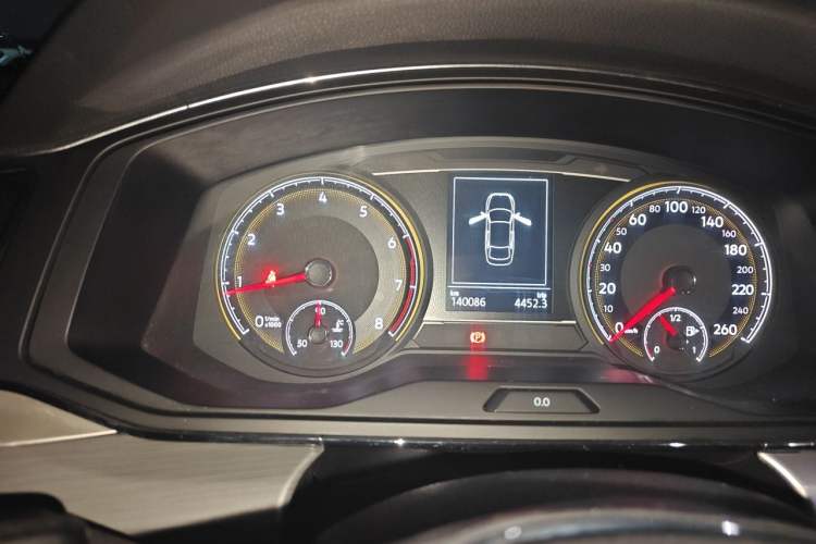 Used Volkswagen Lamando 2019 230TSI DSG Fashion Edition China VI Odometer Close Up