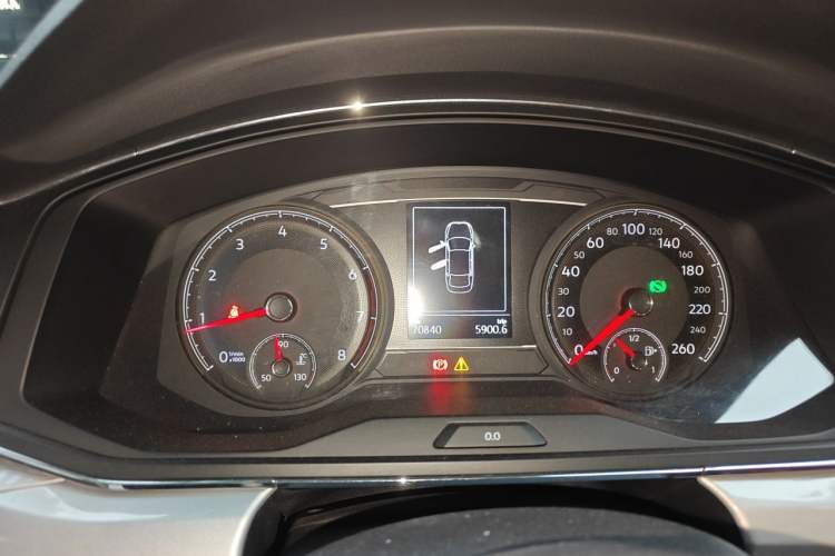 Used Volkswagen Lamando 2019 230TSI DSG Fashion Edition China VI Odometer Close Up