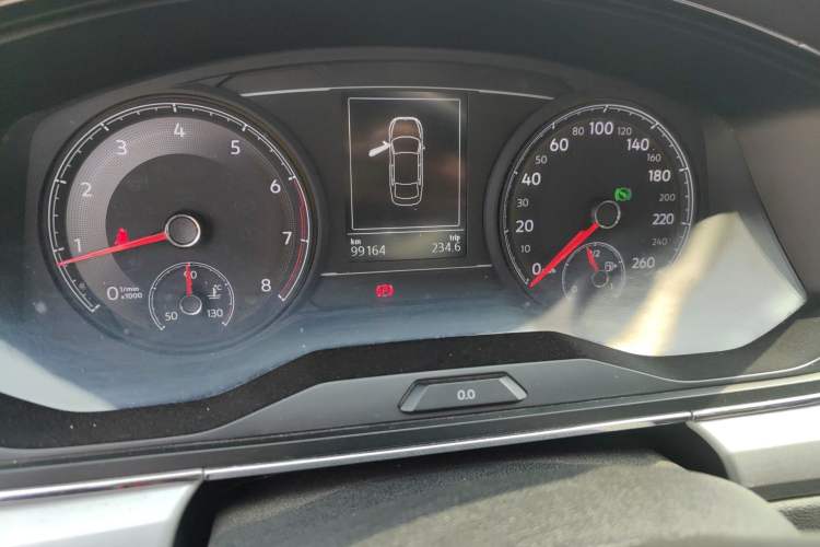 Used Volkswagen Lamando 2019 230TSI DSG Fashion Edition China VI Odometer Close Up