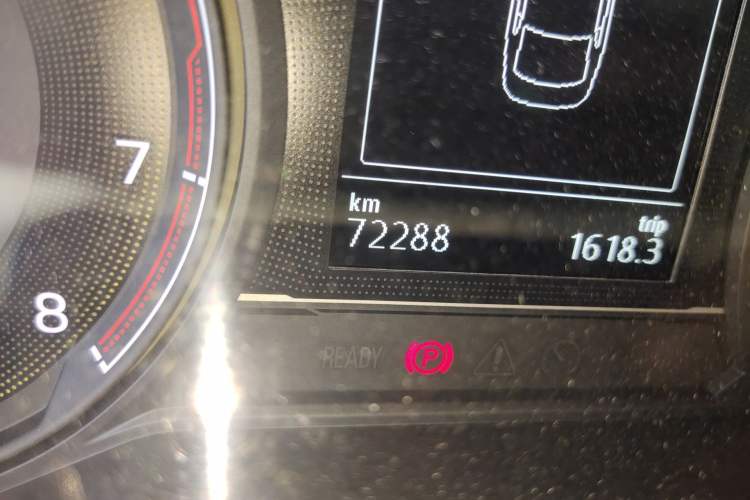 Used Volkswagen Lamando 2019 230TSI DSG Fashion Edition China VI Odometer Close Up