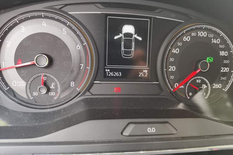 Used Volkswagen Lamando 2019 230TSI DSG Fashion Edition China VI Odometer Close Up