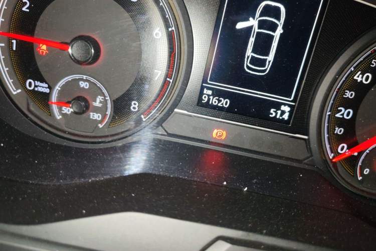 Used Volkswagen Lamando 2019 230TSI DSG Fashion Edition China VI Odometer Close Up