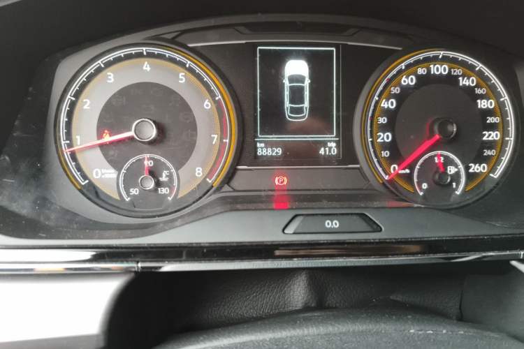 Used Volkswagen Lamando 2019 280TSI DSG Comfort Edition China VI standard Odometer Close Up