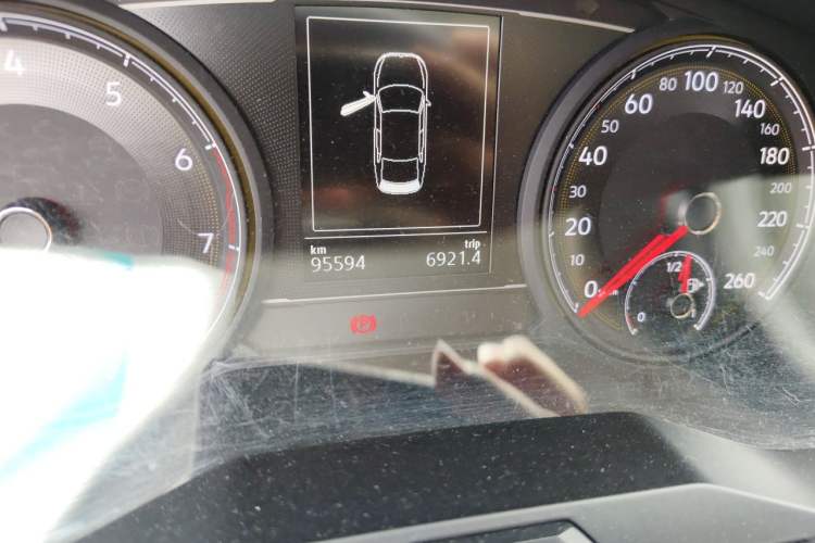 Used Volkswagen Lamando 2019 280TSI DSG Comfort Edition China VI standard Odometer Close Up