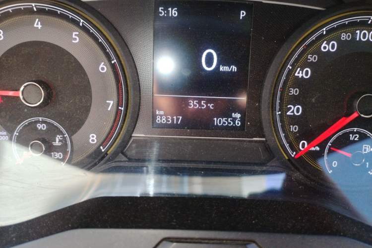 Used Volkswagen Lamando 2019 230TSI DSG Fashion Edition China VI Odometer Close Up