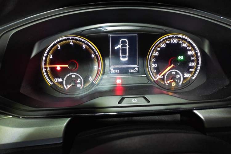 Used Volkswagen Lamando 2019 230TSI DSG Vision Edition China VI Standard Odometer Close Up