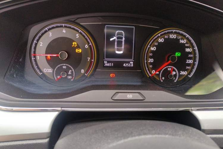 Used Volkswagen Lamando 2019 230TSI DSG Fashion Edition China VI Odometer Close Up