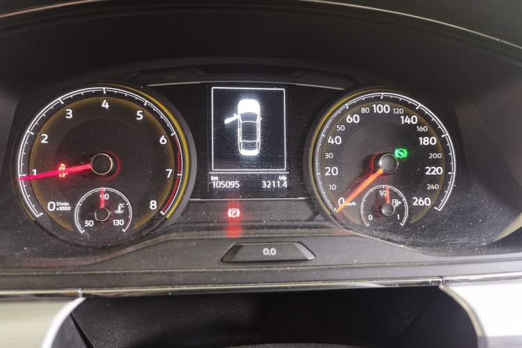 Used Volkswagen Lamando 2019 230TSI DSG Fashion Edition China VI Odometer Close Up
