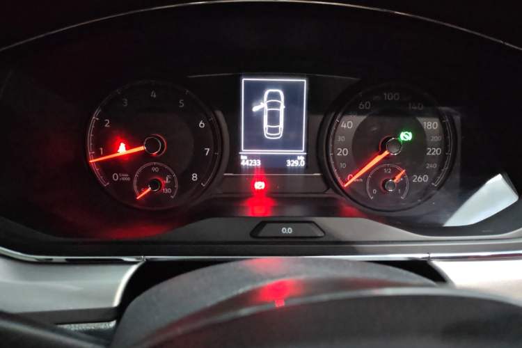 Used Volkswagen Lamando 2019 230TSI DSG Vision Edition China VI Standard Odometer Close Up