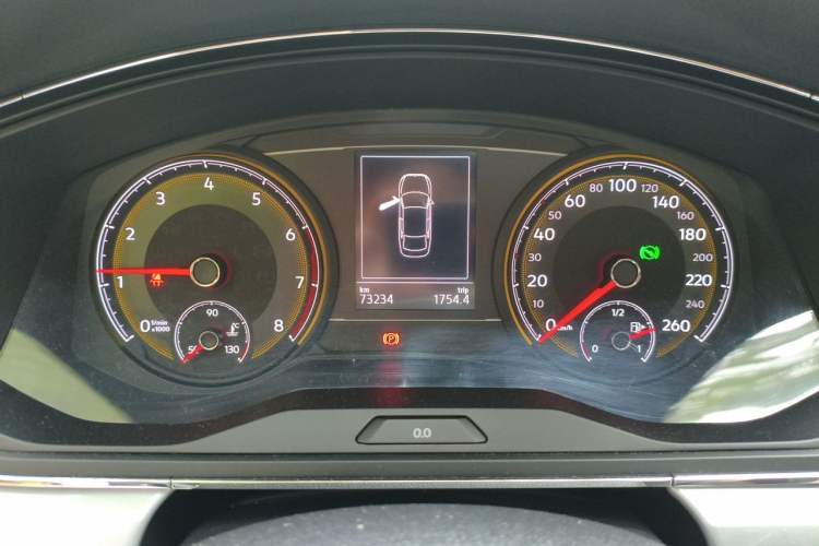 Used Volkswagen Lamando 2019 230TSI DSG Fashion Edition China VI Odometer Close Up