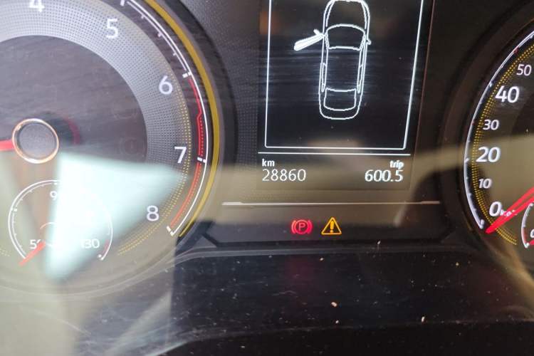 Used Volkswagen Lamando 2019 230TSI DSG Fashion Edition China VI Odometer Close Up