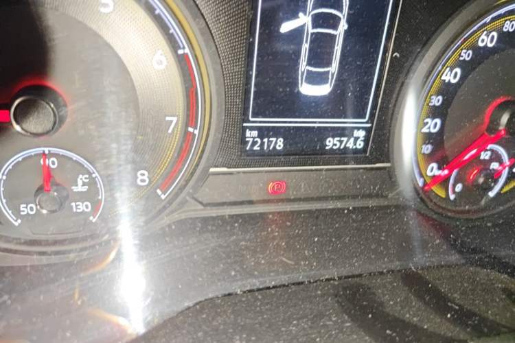 Used Volkswagen Lamando 2019 230TSI Manual Trend Edition China VI Standard Odometer Close Up