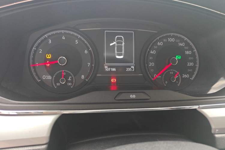 Used Volkswagen Lamando 2019 230TSI DSG Fashion Edition China V Standard Odometer Close Up