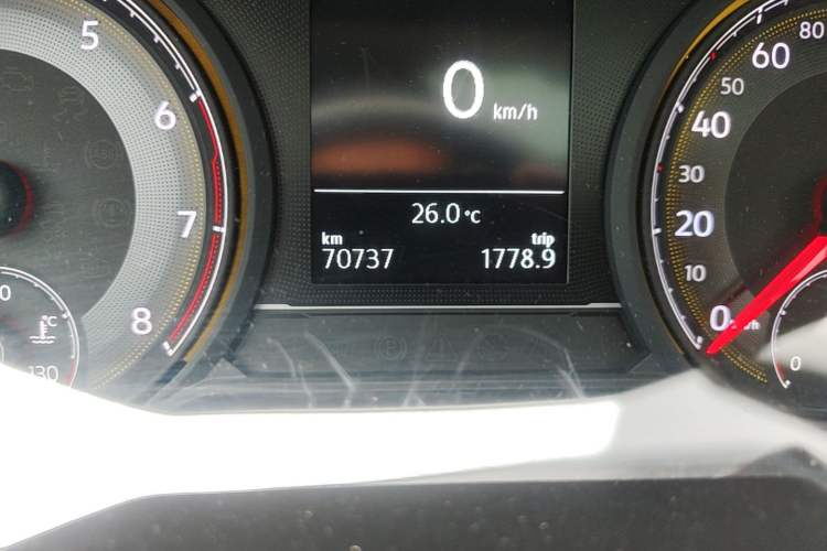 Used Volkswagen Lamando 2019 230TSI DSG Fashion Edition China VI Odometer Close Up