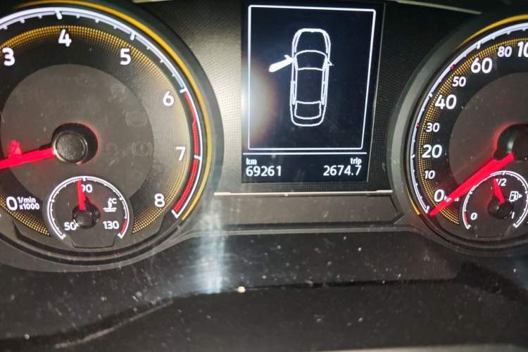 Used Volkswagen Lamando 2019 230TSI DSG Fashion Edition China VI Odometer Close Up