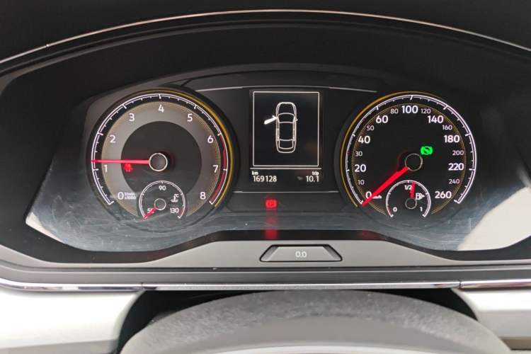 Used Volkswagen Lamando 2019 230TSI DSG Fashion Edition China V Standard Odometer Close Up