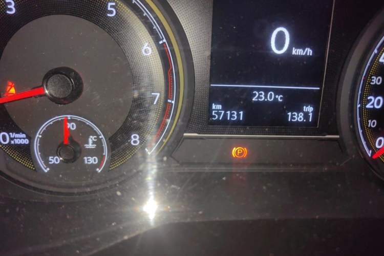 Used Volkswagen Lamando 2019 230TSI DSG Fashion Edition China VI Odometer Close Up