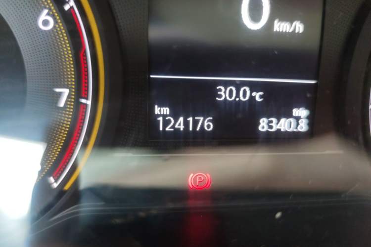 Used Volkswagen Lamando 2019 230TSI DSG Fashion Edition China VI Odometer Close Up