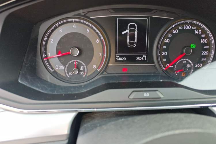 Used Volkswagen Lamando 2019 230TSI DSG Fashion Edition China V Standard Odometer Close Up