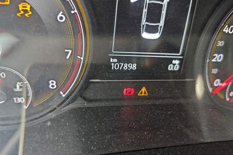 Used Volkswagen Lamando 2019 230TSI DSG Fashion Edition China VI Odometer Close Up