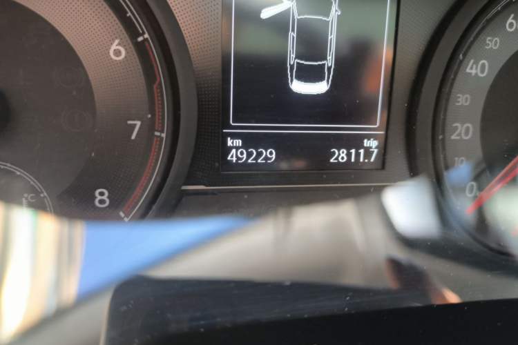 Used Volkswagen Lamando 2019 280TSI DSG Comfort Edition China VI standard Odometer Close Up