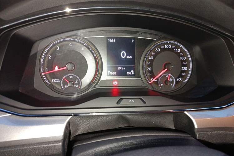 Used Volkswagen Lamando 2019 230TSI DSG Fashion Edition China V Standard Odometer Close Up