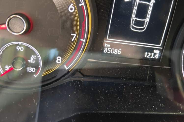 Used Volkswagen Lamando 2019 230TSI DSG Fashion Edition China VI Odometer Close Up