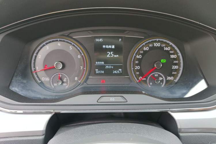 Used Volkswagen Lamando 2019 230TSI DSG Fashion Edition China VI Odometer Close Up