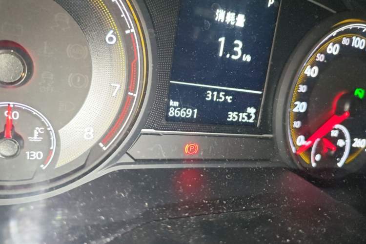 Used Volkswagen Lamando 2019 230TSI DSG Fashion Edition China VI Odometer Close Up