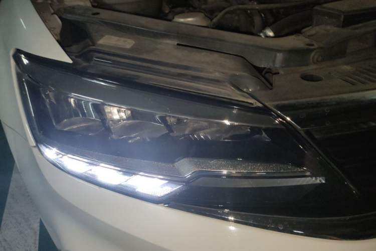 Used Volkswagen Lamando 2019 230TSI DSG Fashion Edition China VI Right Front Headlight