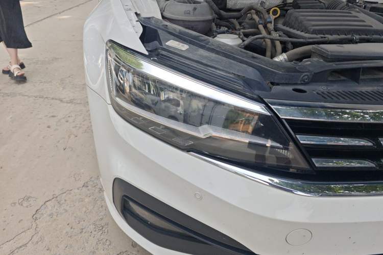 Used Volkswagen Lamando 2019 230TSI DSG Fashion Edition China V Standard Right Front Headlight