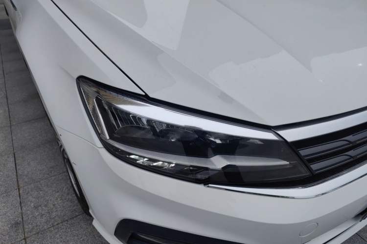 Used Volkswagen Lamando 2019 230TSI DSG Vision Edition China VI Standard Right Front Headlight