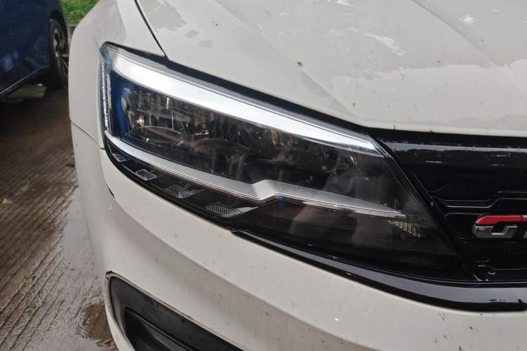 Used Volkswagen Lamando 2019 230TSI DSG Fashion Edition China VI Right Front Headlight