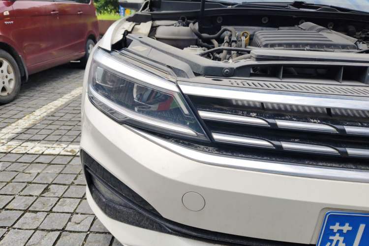 Used Volkswagen Lamando 2019 280TSI DSG Comfort Edition China VI standard Right Front Headlight