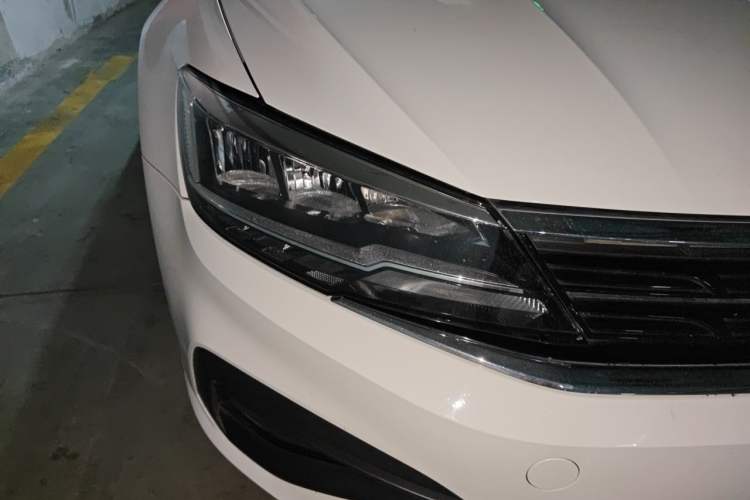 Used Volkswagen Lamando 2019 230TSI Manual Trend Edition China VI Standard Right Front Headlight