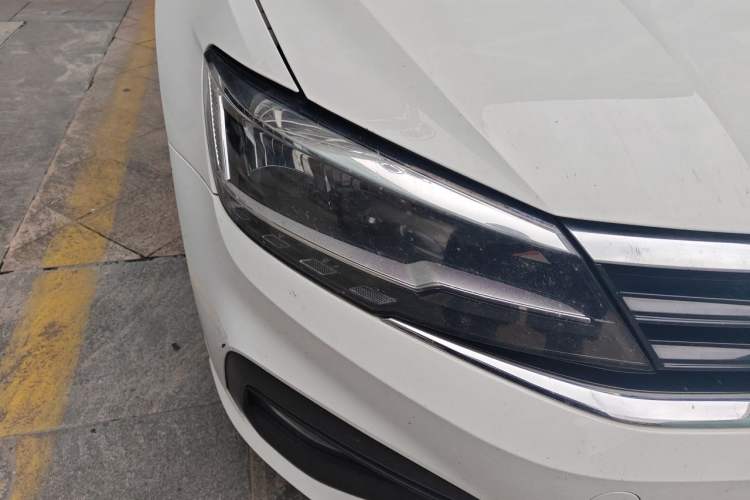 Used Volkswagen Lamando 2019 230TSI DSG Fashion Edition China V Standard Right Front Headlight