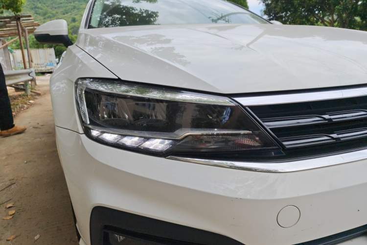 Used Volkswagen Lamando 2019 230TSI DSG Fashion Edition China V Standard Right Front Headlight
