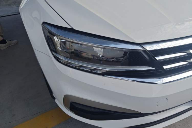 Used Volkswagen Lamando 2019 280TSI DSG Comfort Edition China VI standard Right Front Headlight