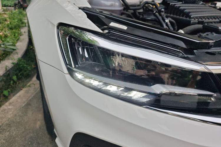 Used Volkswagen Lamando 2019 230TSI DSG Fashion Edition China V Standard Right Front Headlight