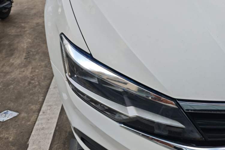 Used Volkswagen Lamando 2019 230TSI DSG Fashion Edition China V Standard Right Front Headlight