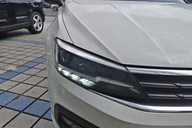 Used Volkswagen Lamando 2019 230TSI DSG Fashion Edition China VI Right Front Headlight