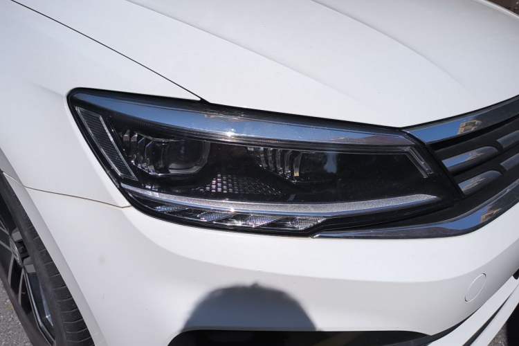 Used Volkswagen Lamando 2019 280TSI DSG Comfort Edition China VI standard Right Front Headlight
