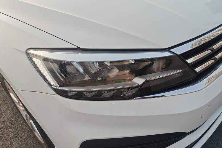 Used Volkswagen Lamando 2019 230TSI DSG Vision Edition China VI Standard Right Front Headlight