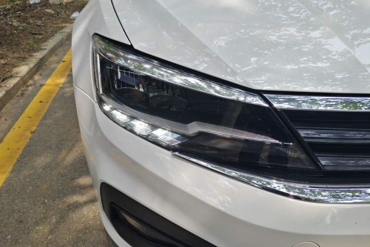 Used Volkswagen Lamando 2019 230TSI DSG Fashion Edition China V Standard Right Front Headlight